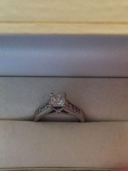 14K Diamond engagement ring - princess cut