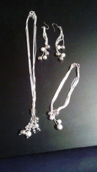 3 Jewellery sets for sale!
