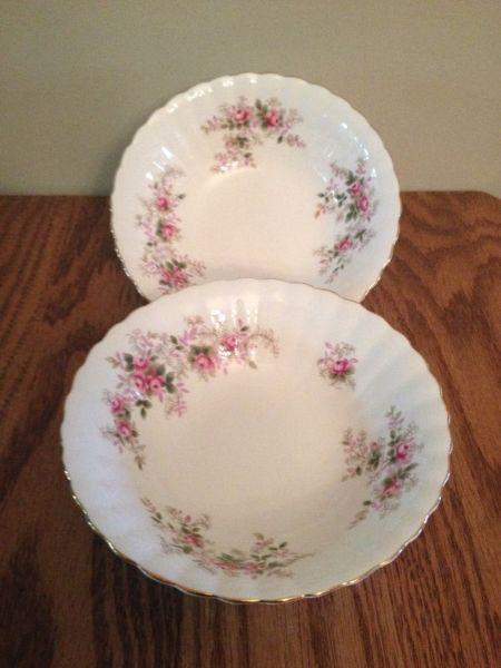 ROYAL ALBERT LAVENDER ROSE BERRY BOWLS