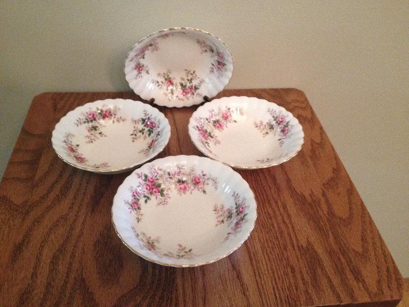 ROYAL ALBERT LAVENDER ROSE BERRY BOWLS