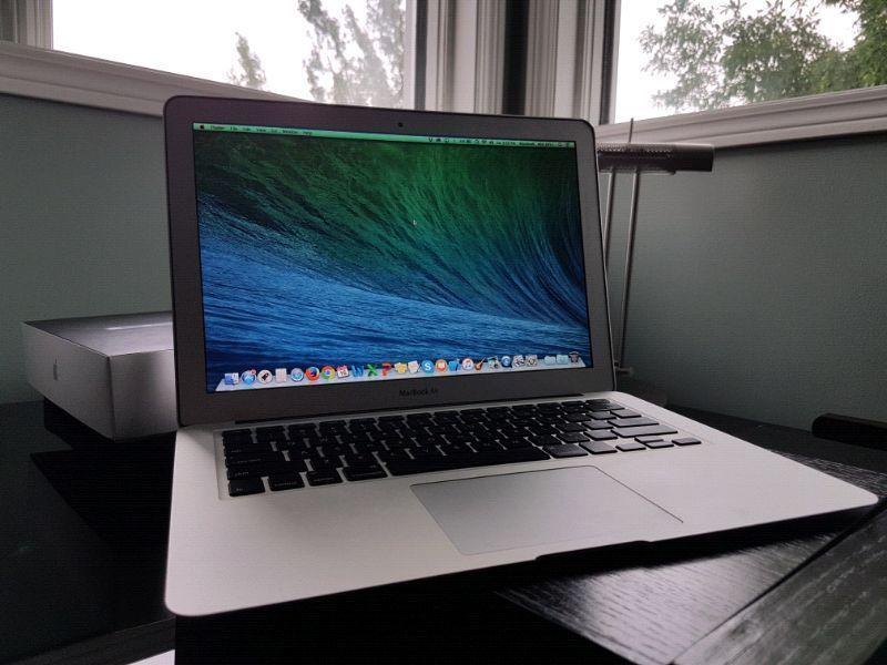 MacBook Air, 13 inch, 1.8ghz i7, 4gb ram, 256gb hd
