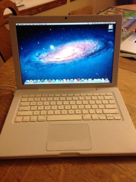 Macbook - very good condition, fully functuional