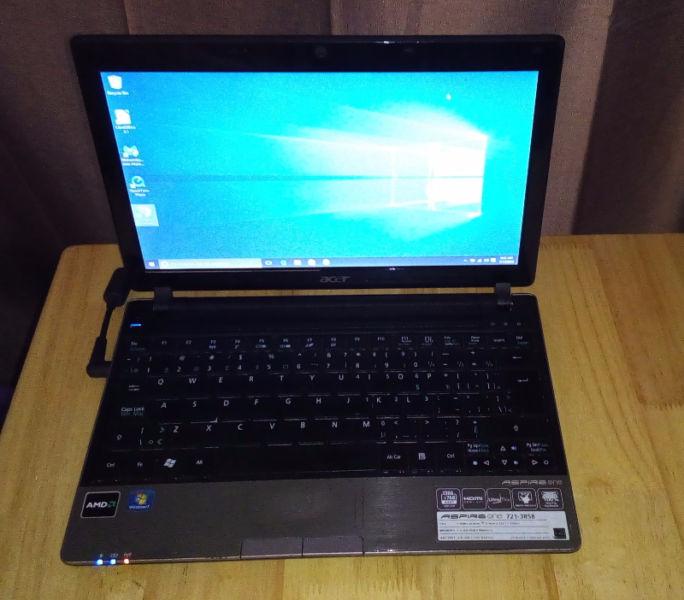 Windows 10 Acer Aspire One small laptop