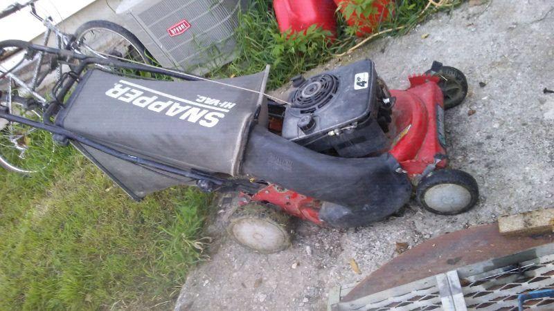 Snapper 4p gas lawnmower with bag