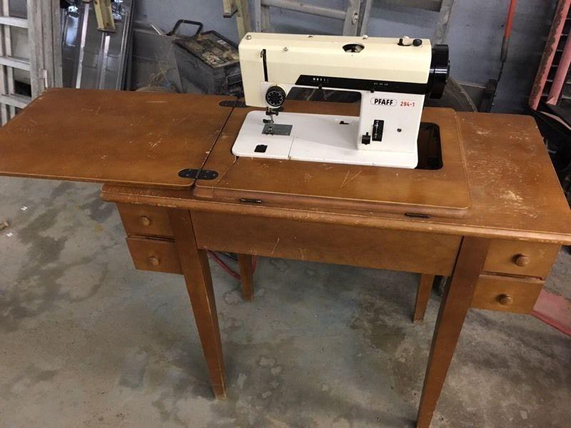 Sewing Machine with Desk