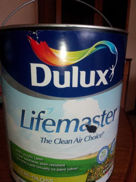 INTERIOR PAINT GALLONS FOR SALE!! DULUX AND GLIDDEN ULTRA!!
