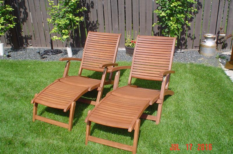2 WOOD LOUNGER CHAIRS