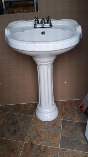 Pedastal sink