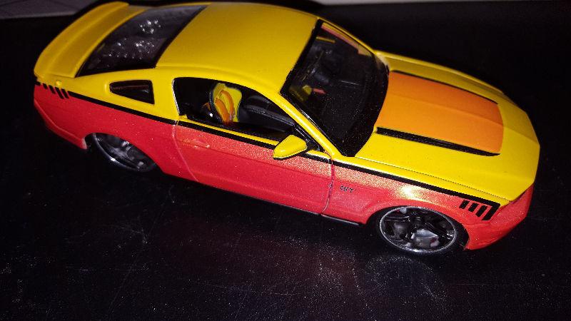 MAISTO (1/24 SCALE) (2011) FORD MUSTANG GT DIECAST CAR