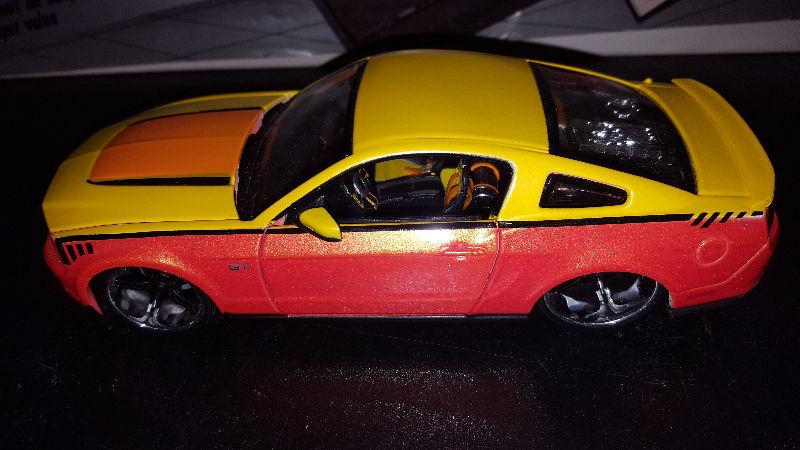 MAISTO (1/24 SCALE) (2011) FORD MUSTANG GT DIECAST CAR