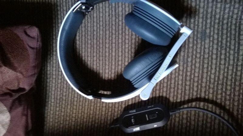 selling mint condition monster E a sports headset