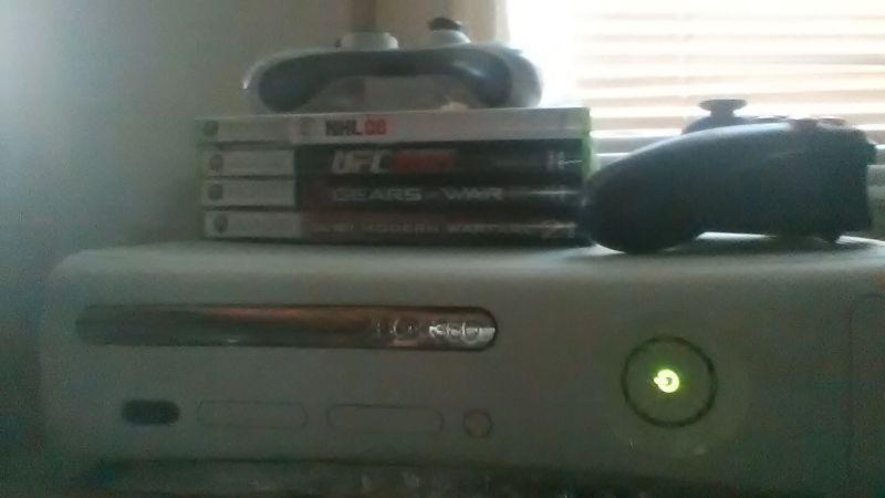 Xbox360, 2 controlers, 4 games