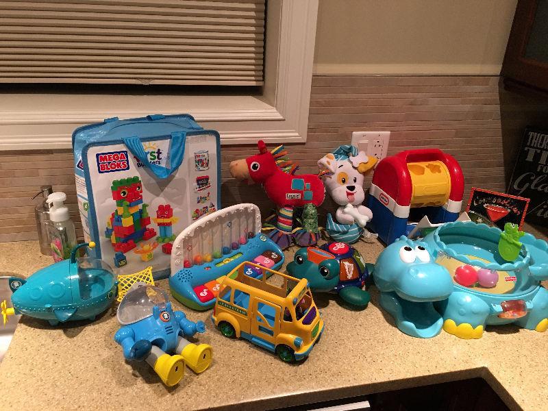 SELLING AS A LOT ONLY - Various toys