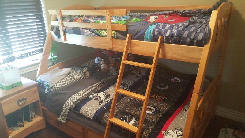 Double/twin bunk bed