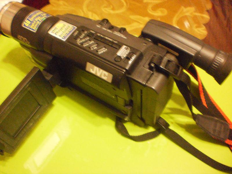 JVC COMPACT VHS CAMCORDER