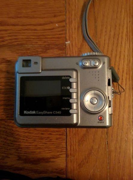 Kodak Easy Share C340 + micro usb cable and camera case
