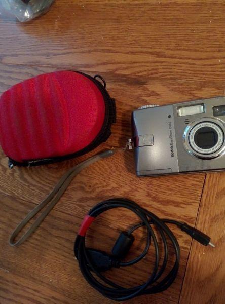 Kodak Easy Share C340 + micro usb cable and camera case