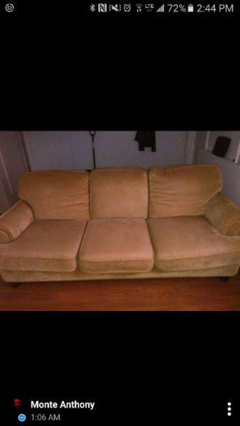 Couch for sale needs gone asap