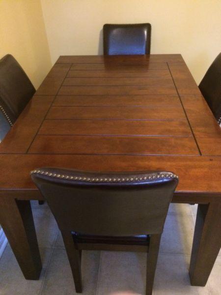 Beautiful Solid Wood Dining Table and 6 Leather Chair Set
