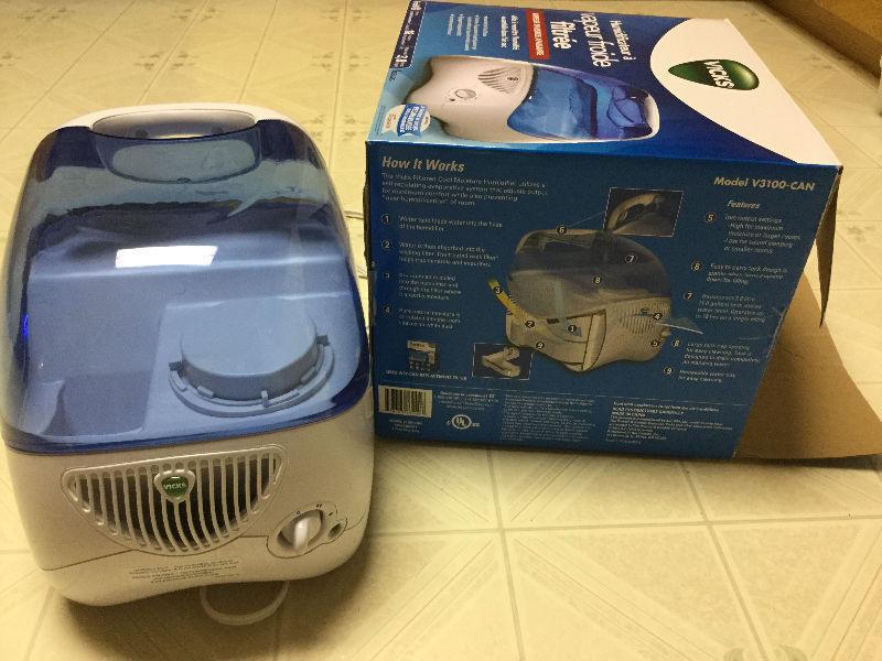 Vicks Cool Moisture Humidifier for sale