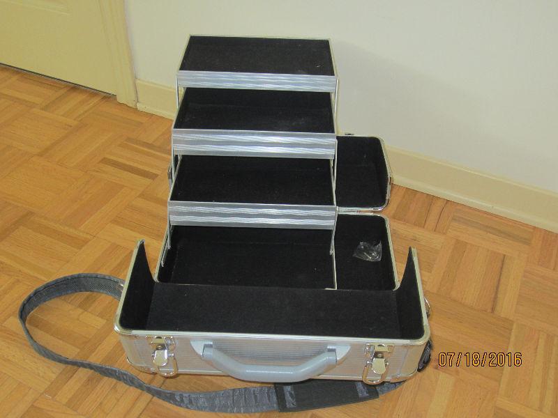 Make-up or jewelery carry case