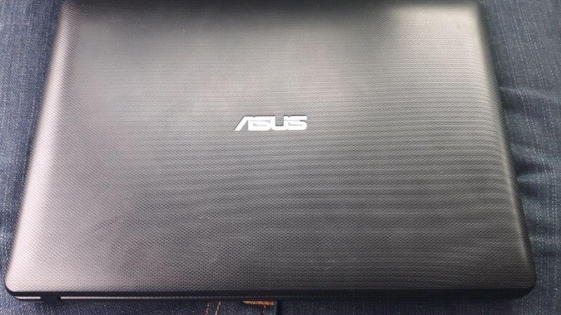 $160obo Asus Laptop mint condition(Comes with universal charger)