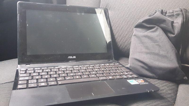 $160obo Asus Laptop mint condition(Comes with universal charger)