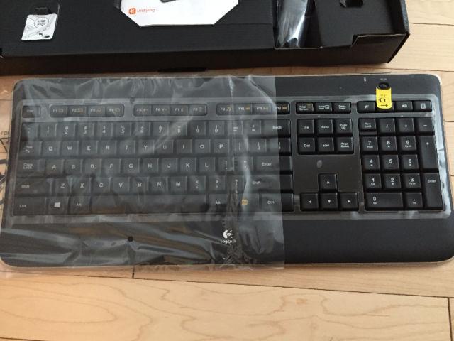 Logitech K800 2.4GHz Wireless Illuminated Keyboard