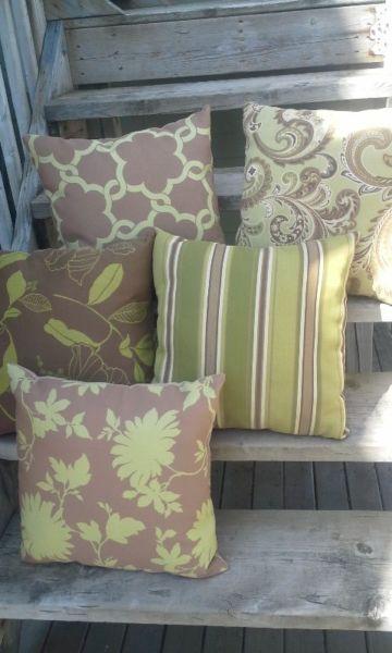 5 outdoor cushions