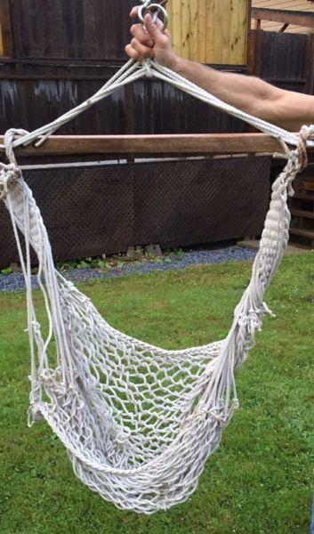 Comfy seated hanging hammock