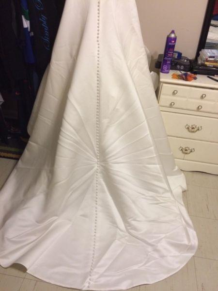 Beautiful Ivory Wedding Dress!