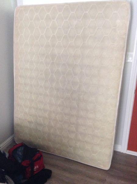 Selling double mattress for 30 dollars