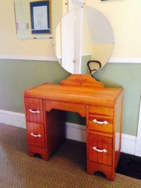 Antique Desk/Vanity With Mirror. 36