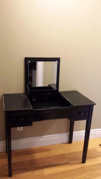 $80 Vanity Table With Mirror