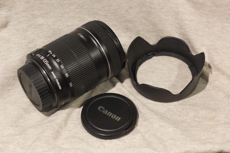 Canon EF-S 18-135mm f/3.5-5.6 IS - DSLR camera lens