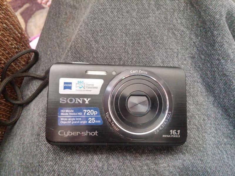 Sony Cyber-shot camera and 16gb sd card