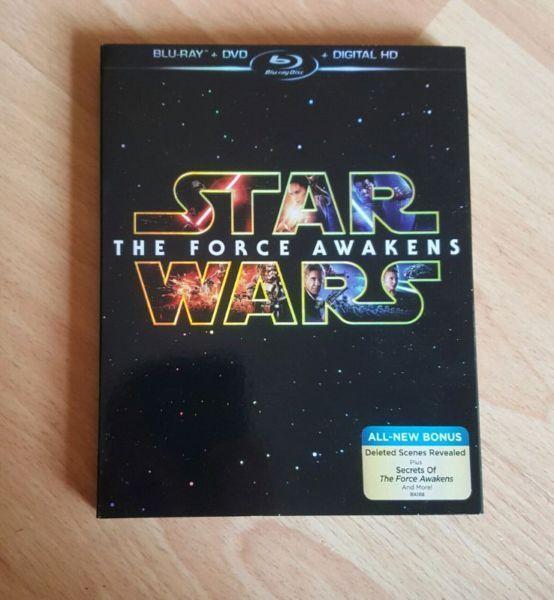 Star Wars: The Force Awakens Blue-Ray + DVD + Digital HD Combo