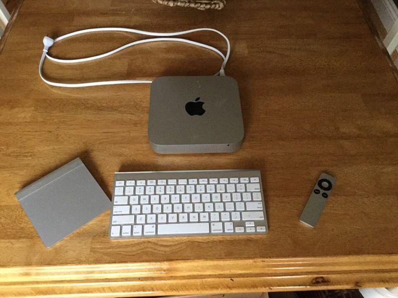 Apple Mac Mini Model 1347A with Accesories