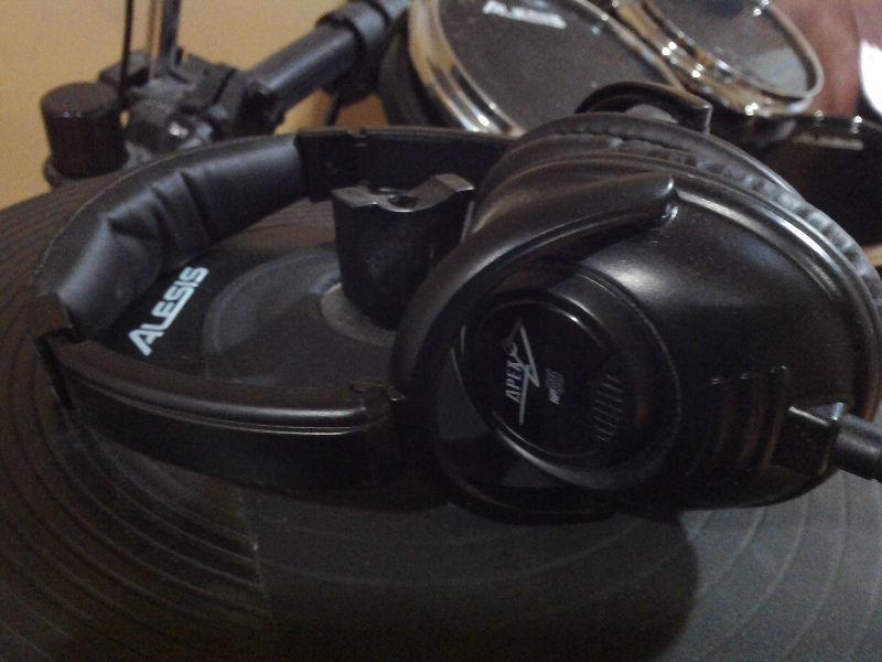 Alesis DM 10 electric drum kit/amp/headphones