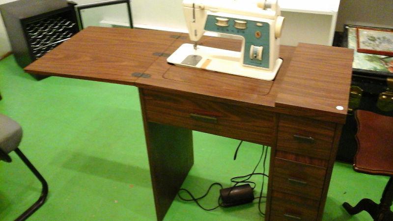 Sewing machine table with sewing machine at RE in New Minas