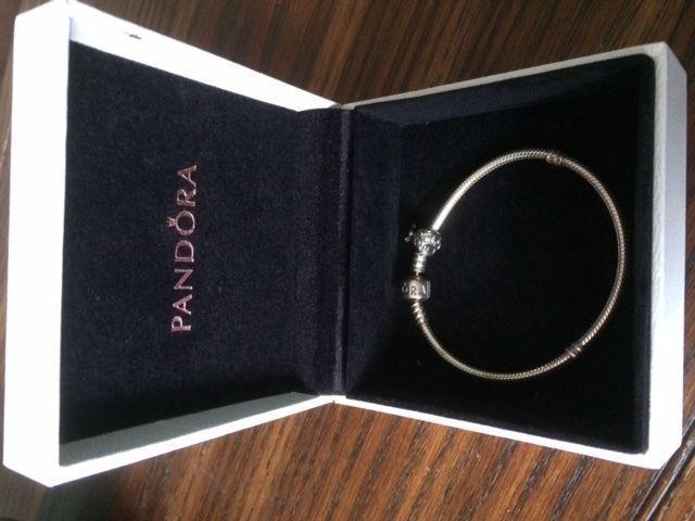 pandora bracelet mint condition 70$