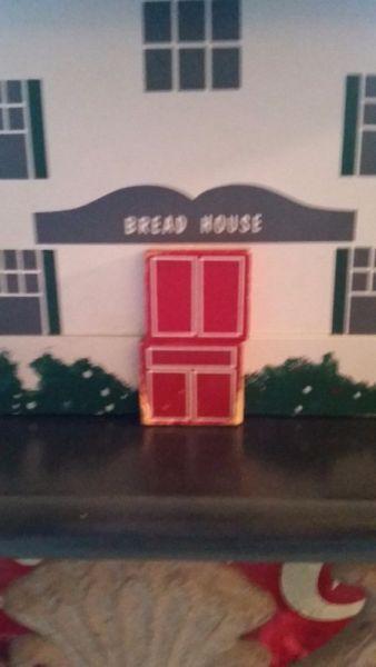 Bread House Bread Box W/Bottom Drawer 