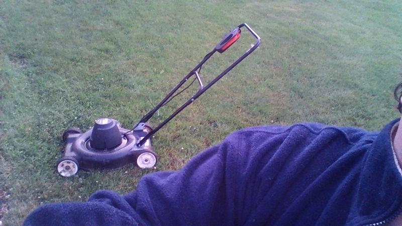 Working Black and Decker lawnmower
