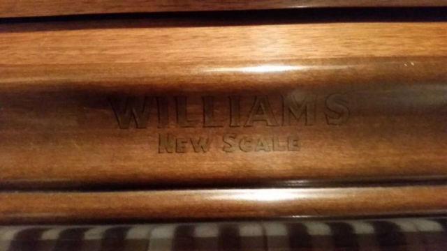 WILLIAMS NEW SCALE IN EXCELLENT CONDITION