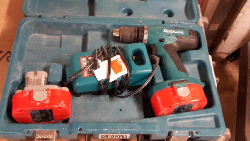 MAKITA 18 VOLT CORDLESS DRILL