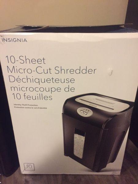 Insignia micro-cut shredder