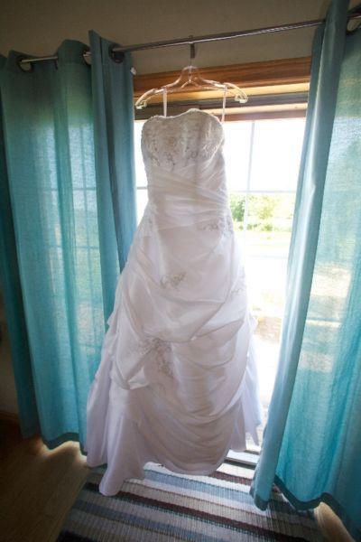 Bonny Bridal Wedding Dress Size 16 PRICED TO SELL