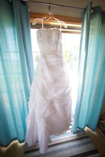 Bonny Bridal Wedding Dress Size 16 PRICED TO SELL