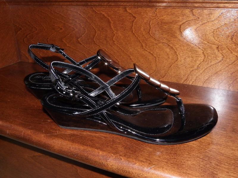 Dexflex Comfort womens patent leather-look sandals