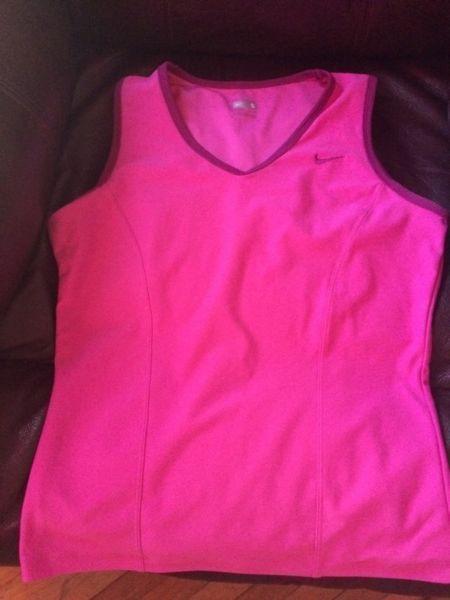 Nike dry fit top size small